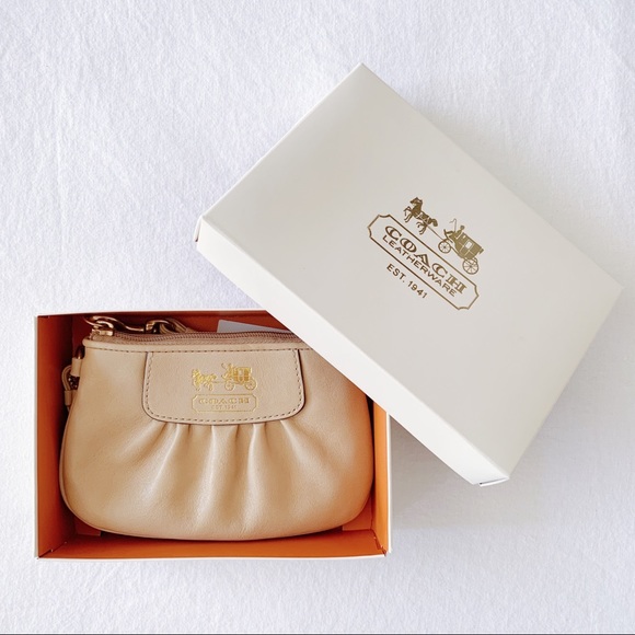 Coach nude wristlet - Picture 1 of 7